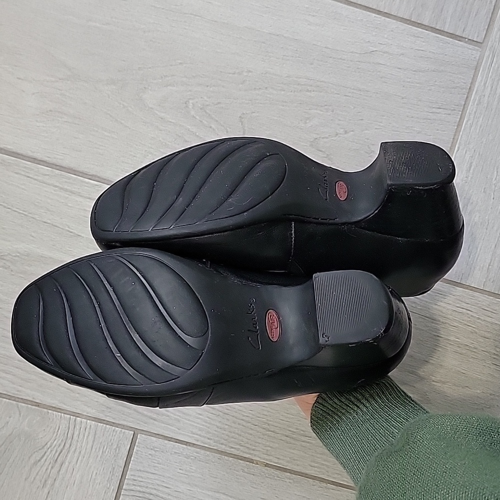 Clarks Everyday Active Air Heels, Size 8 Wide - Picture 4 of 6